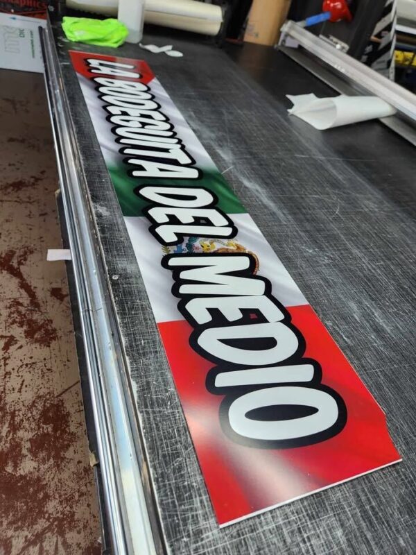 Red, white and green Frontera del Medio vinyl banner printed by Xenix Graphics