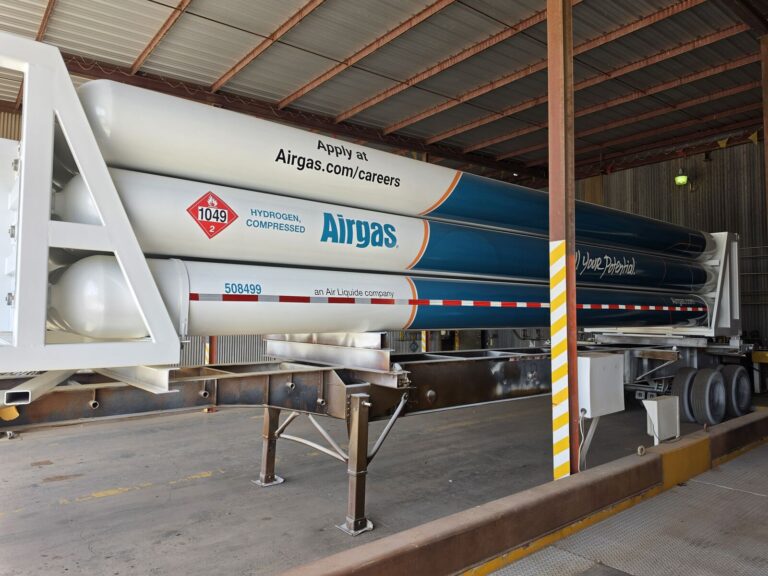 Airgas vinyl lettering on a hydrogen tube trailer, by Xenix Graphics